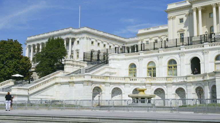 Más de 100 organizaciones piden al Congreso frenar persecución migratoria y abrir vía a la ciudadanía