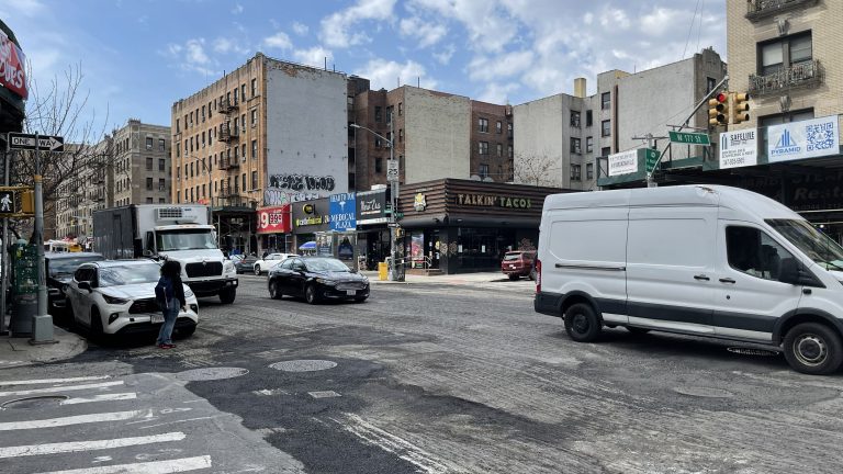 Nueva York arriesga más de $73 millones en fondos federales por licencias comerciales cuestionadas