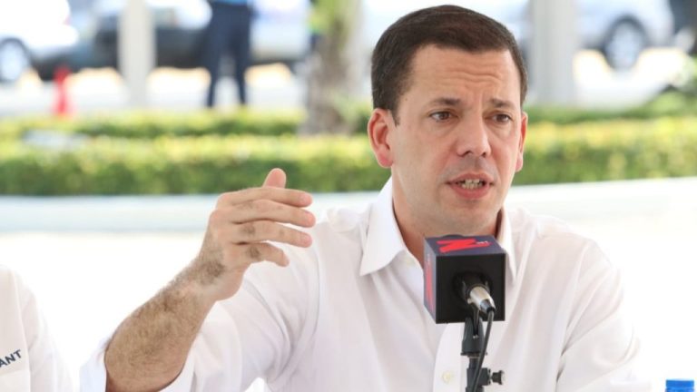 Chats revelan presunto fraude en licitación de semáforos del Gran Santo Domingo