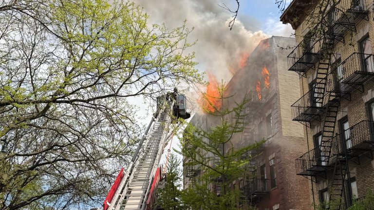 Incendio en El Bronx deja dos muertos y varios heridos