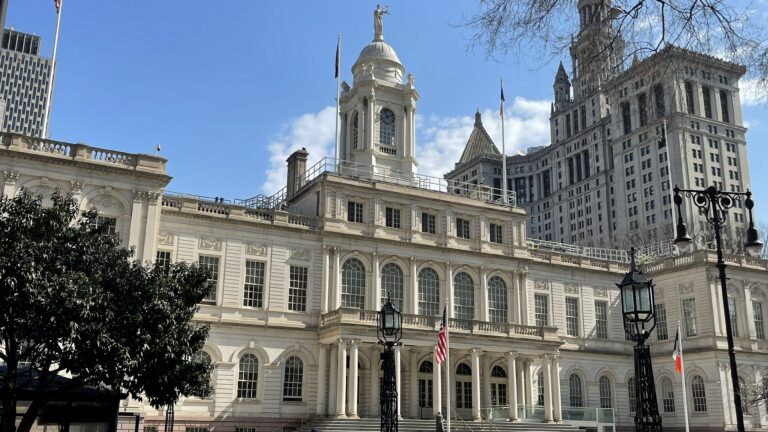 Concejo Municipal de NYC impulsa plan para enfrentar prostitución
