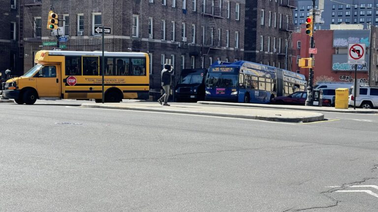 Alcaldía de Nueva York cancela plan de cámaras en autobuses escolares