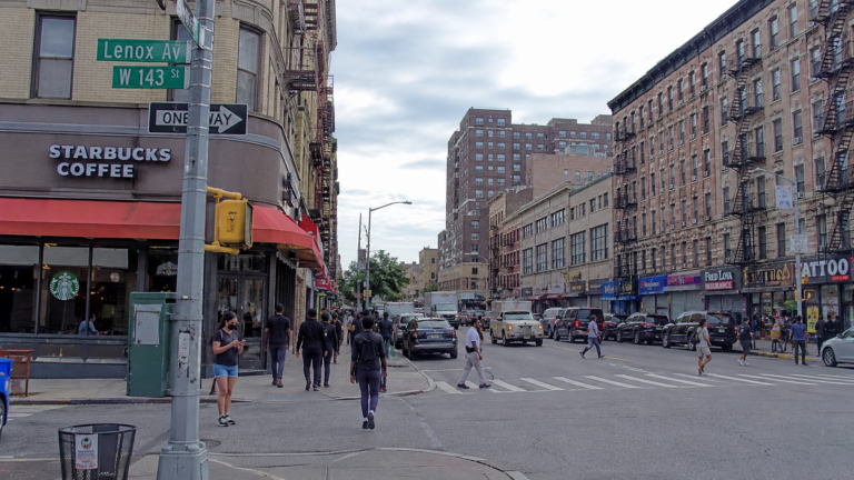 Cuatro personas resultan heridas en tiroteo dentro de parque infantil de Harlem