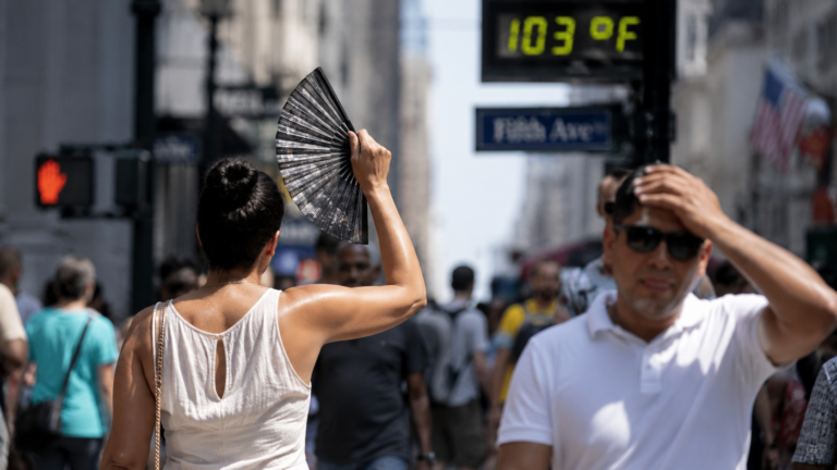 Calor extremo provoca muertes y pone en riesgo la salud de miles de neoyorquinos