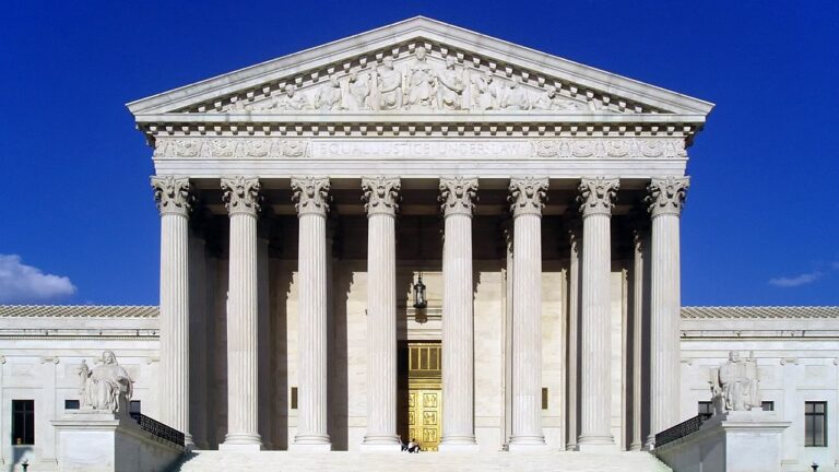 Corte Suprema de EE. UU. declara ilegal orden de Trump para limitar la ciudadanía por nacimiento