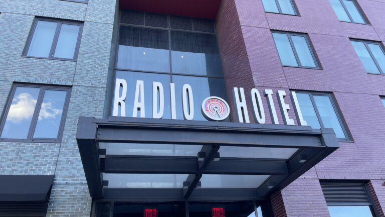 Sector hotelero de Nueva York recibirá solo la mitad de los ingresos