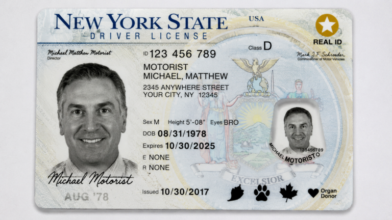 Migrantes con documentos de USCIS pueden obtener una REAL ID en Nueva York