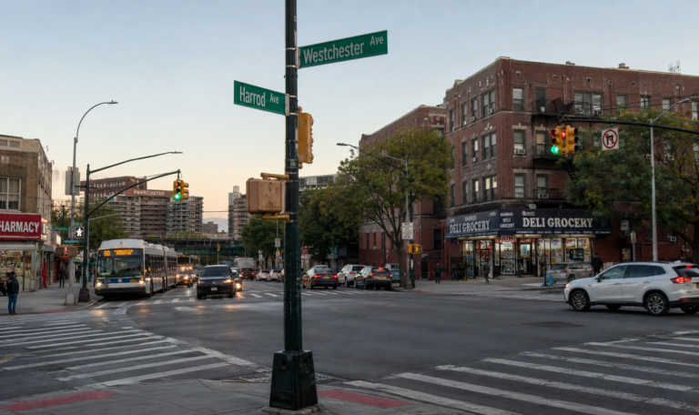 Dos hombres mueren tras ser baleados cerca de estación del metro en El Bronx