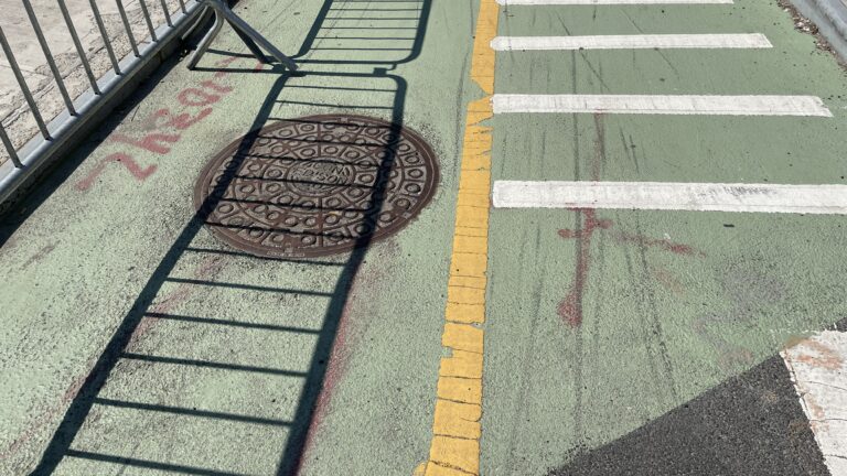 Nueva York plantea ampliar carriles exclusivos para autobuses y bicicletas en la Sexta Avenida de Manhattan