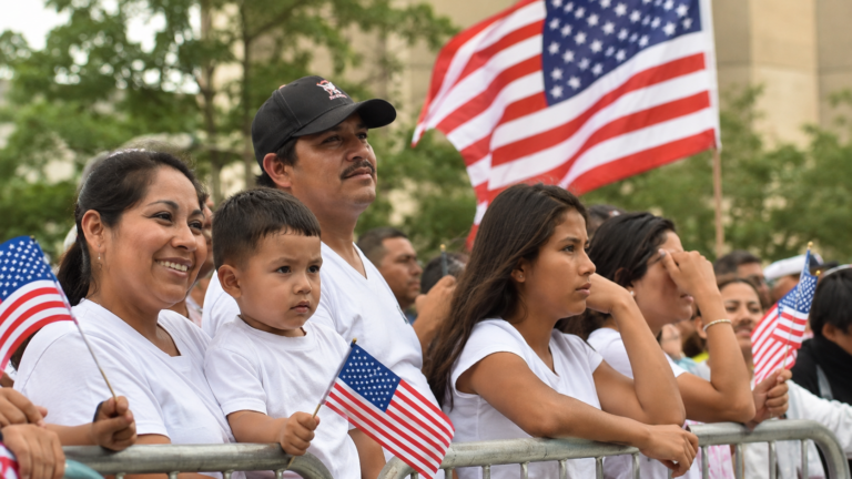 Solo dos de cada diez latinos creen que el sueño americano sigue al alcance de la mayoría