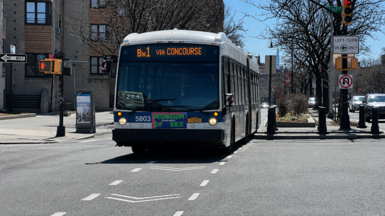 Nueva York anuncia ambicioso plan para acelerar el servicio de autobuses