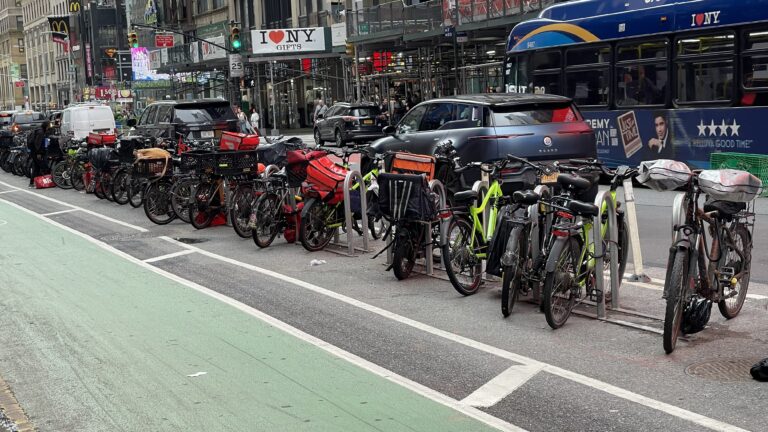 Médicos alertan por el aumento de lesiones graves en accidentes con bicicletas eléctricas en Nueva York