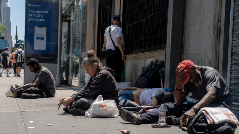 Disminuyen las muertes de personas sin hogar en Nueva York