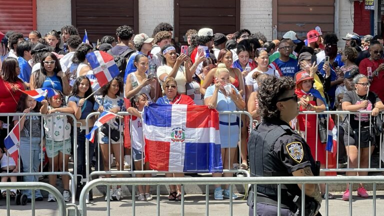 Alegría, música y cultura dominicana hacen vibrar El Bronx