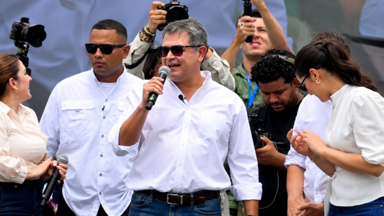 Expresidente de Honduras condenado por narcotráfico regresa a su país