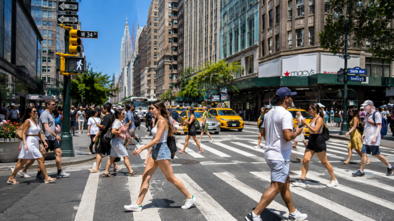 Muertes de peatones en Nueva York alcanzan mínimo histórico durante 2026