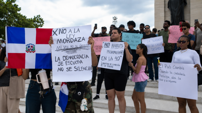 Protesta plaza de la bandera