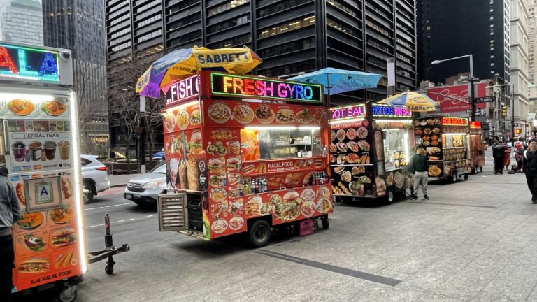 Nueva York impulsa plan piloto para sustituir generadores contaminantes de carritos de comida