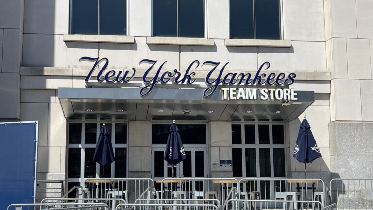 Yankees mantienen el pulso por la postemporada