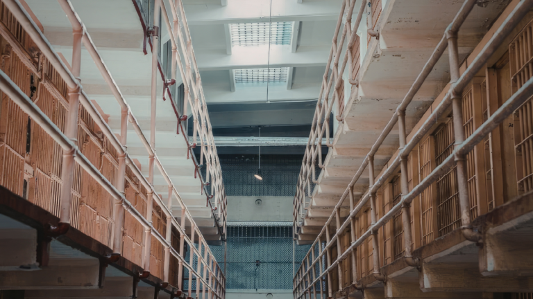 Legisladores inspeccionan cárcel de Nassau