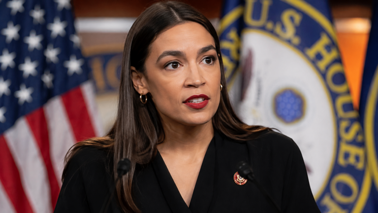 AOC reaviva rumores de una candidatura presidencial