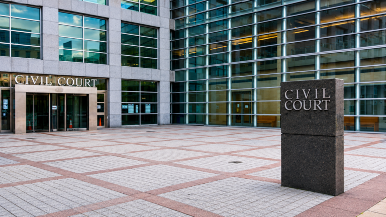 Comisión Judicial destituye juez de Queens