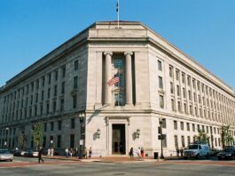Tribunal federal protege temporalmente expedientes médicos de jóvenes trans en Nueva York