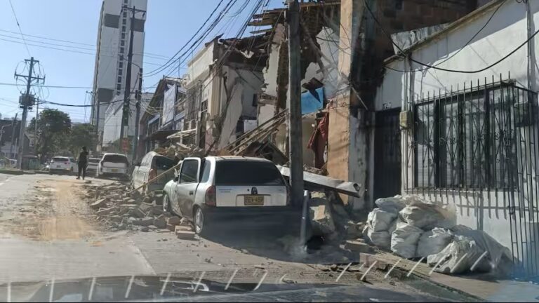 Terremoto de magnitud 7,4 deja al menos 111 muertos y graves daños en varias ciudades de Colombia