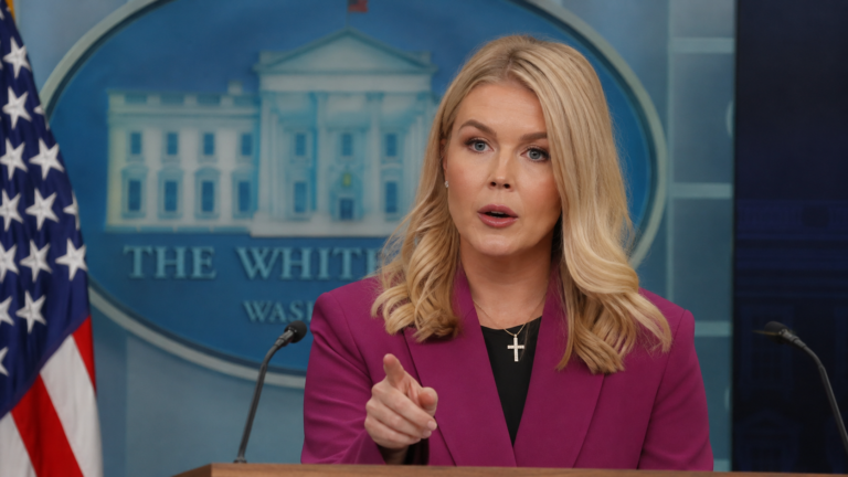 Trump anuncia salida de Karoline Leavitt como portavoz de la Casa Blanca