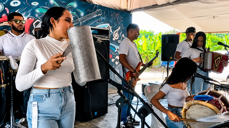 Tres hermanas que llevan el merengue típico a nuevas generaciones