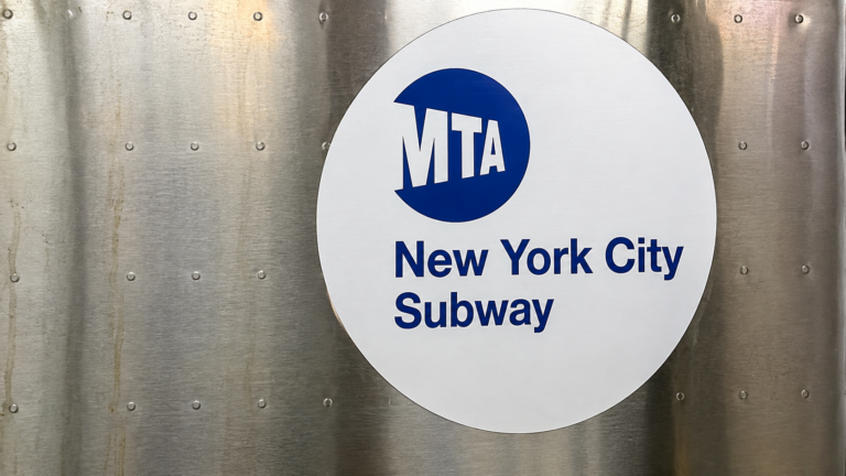 Aumentan los retrasos en el metro de Nueva York mientras la MTA promete soluciones a largo plazo