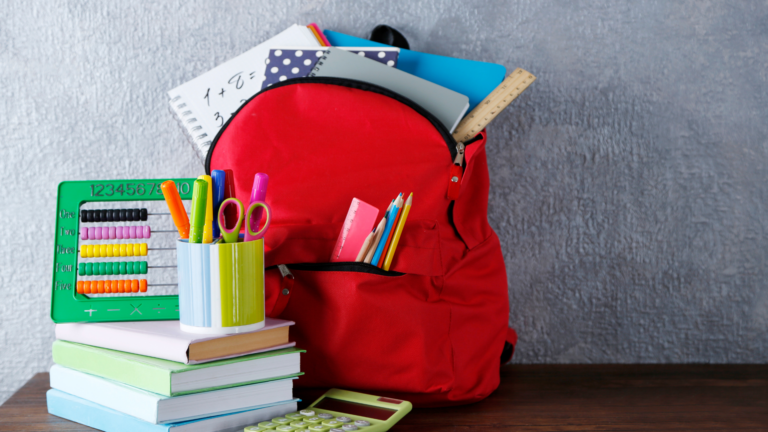 Nueva York ofrecerá mochilas y útiles escolares gratis en septiembre