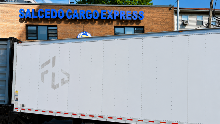 Clientes denuncian retrasos de casi siete semanas en entregas de Salcedo Cargo Express