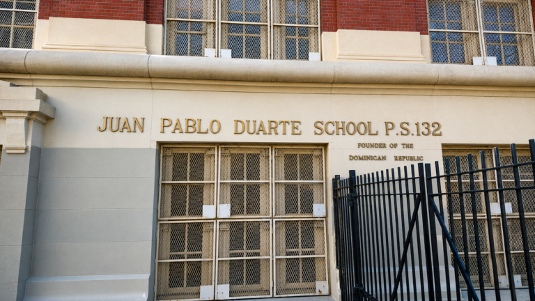 Nueva York desplegará enlaces escolares para combatir el ausentismo crónico