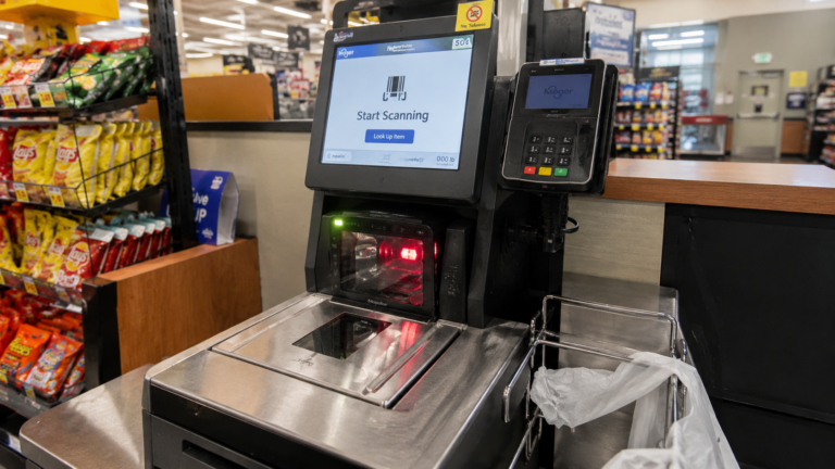 Nueva propuesta en Nueva York limitaría a 15 artículos el uso de cajas de autoservicio
