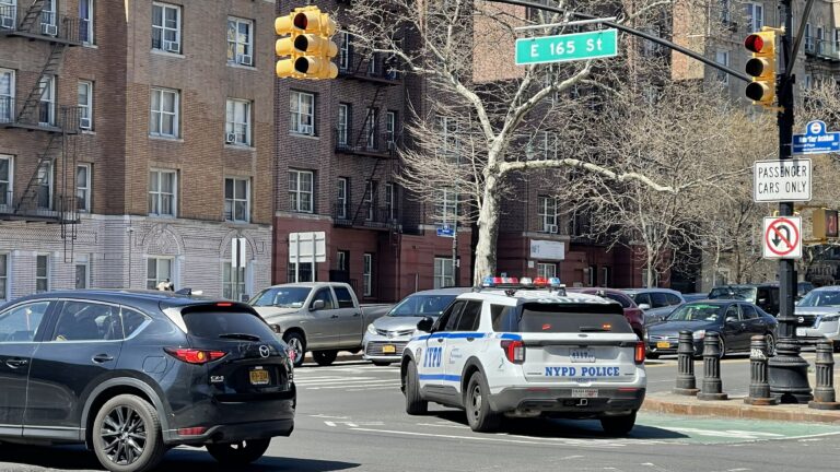 Nueva York ordena limpiar 10 torres de refrigeración tras brote de legionelosis en el Bronx