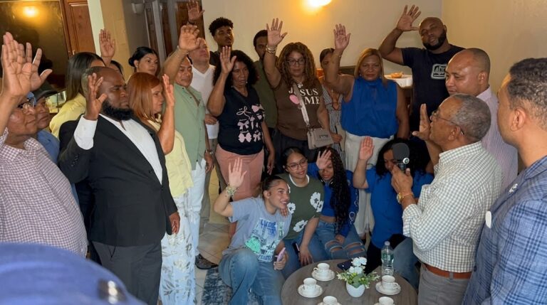 Fuerza del Pueblo continúa juramentando nuevos miembros en Nueva York