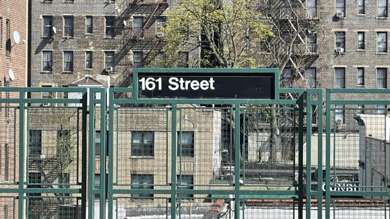 Trabajadora de la MTA muere tras ser arrollada por un tren en el Bronx