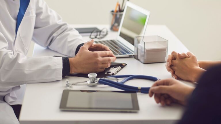 Funcionarios de Nueva York temen que inmigrantes eviten atención médica por cambios migratorios