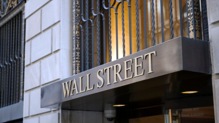 Wall Street sufre fuerte caída por temores sobre la inteligencia artificial y el aumento del petróleo