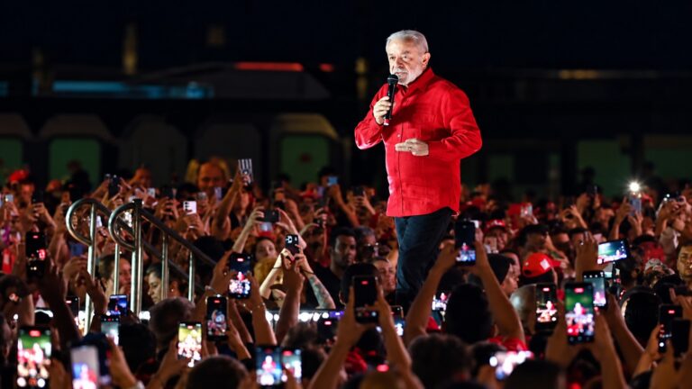 Lula derrota a Flávio Bolsonaro