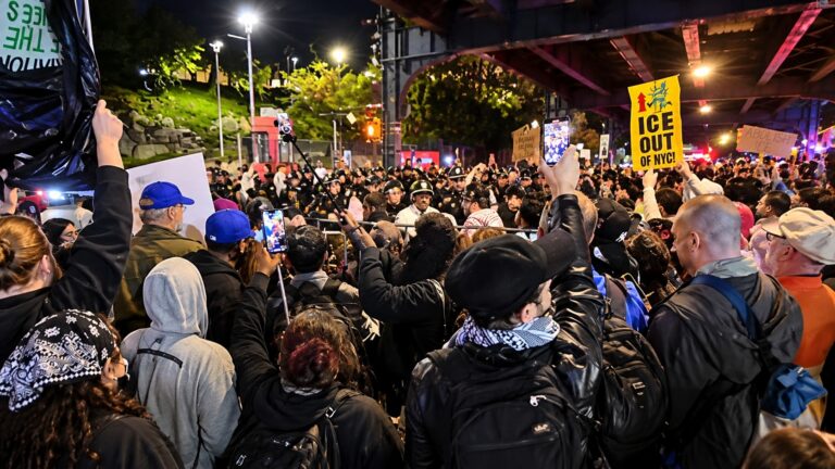 Cientos de neoyorquinos exigen la salida de ICE tras tiroteo contra dominicano
