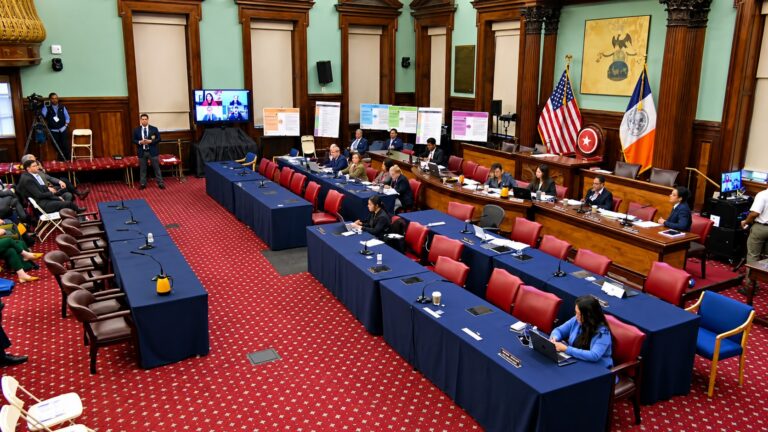 Nueva York debate los riesgos de la inteligencia artificial ante advertencias de expertos